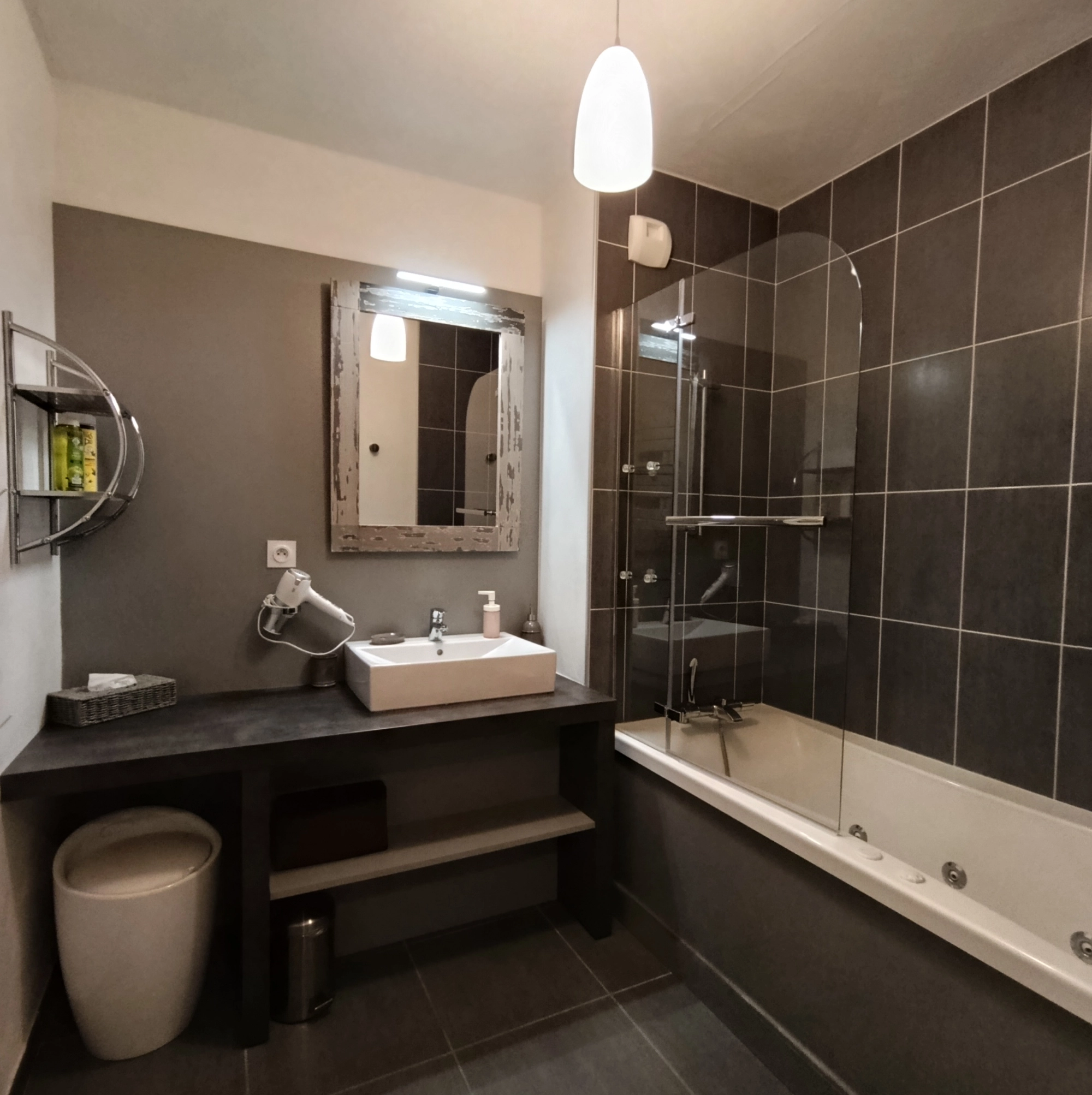 salle-de-bain-repere-des-aiglons-location-peyragudes
