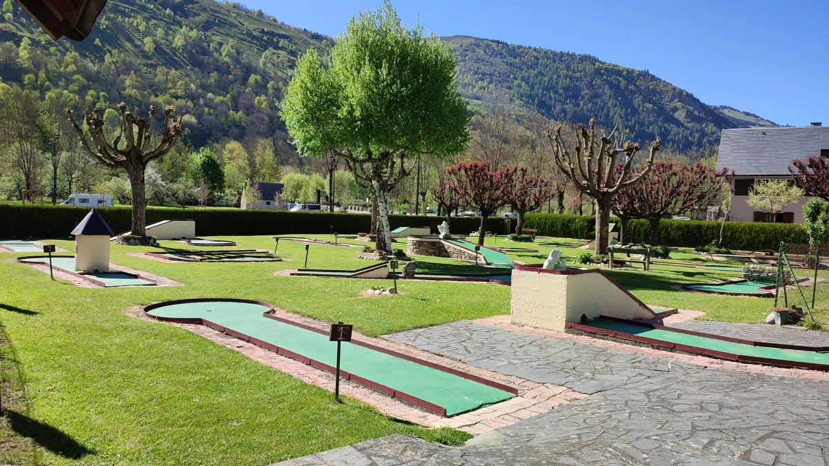 mini-golf-peyragudes-station.webp