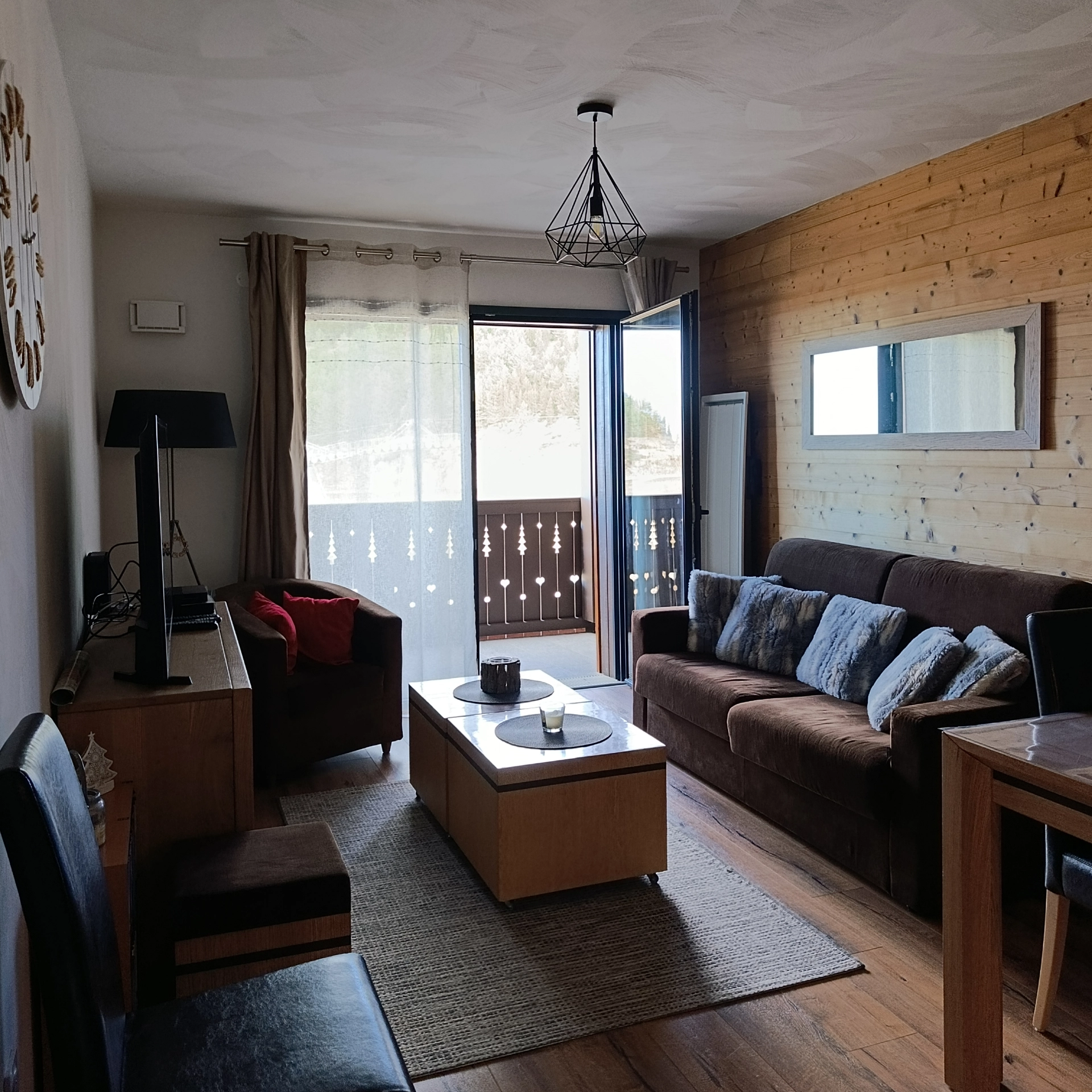 refuge-marmottes-appartement-113-peyragudes-salon-3-1.webp